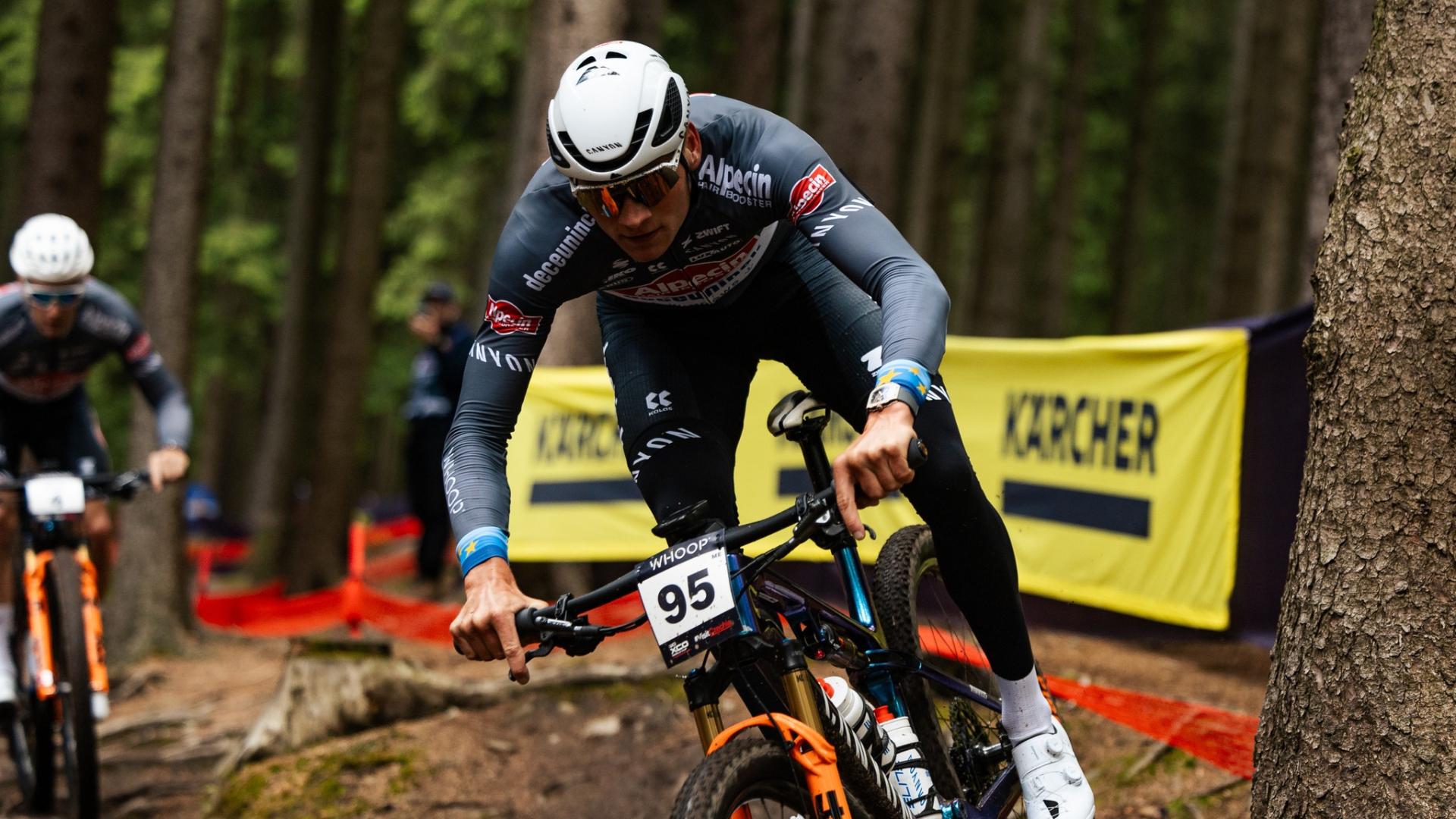 Mathieu van der Poel si z Nového Města na Moravě odváží zlomené zápěstí!